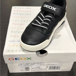Geox Kids Black/White Perth B Sneaker J167RB Style